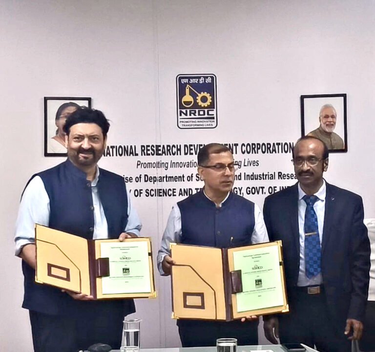 (L-R)Dr. Monish Bhandari Chairman & Managing Director SS Medical Systems I Pvt Ltd. commodore Amit Rastogi (Retd) Managing Director NRDC Mr. Nagrur G Lakshminarayan add Director Technical. NRDC